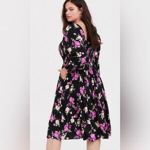 Torrid Sz. 1 (1X/14-16) Black Floral Challis Smocked Dress